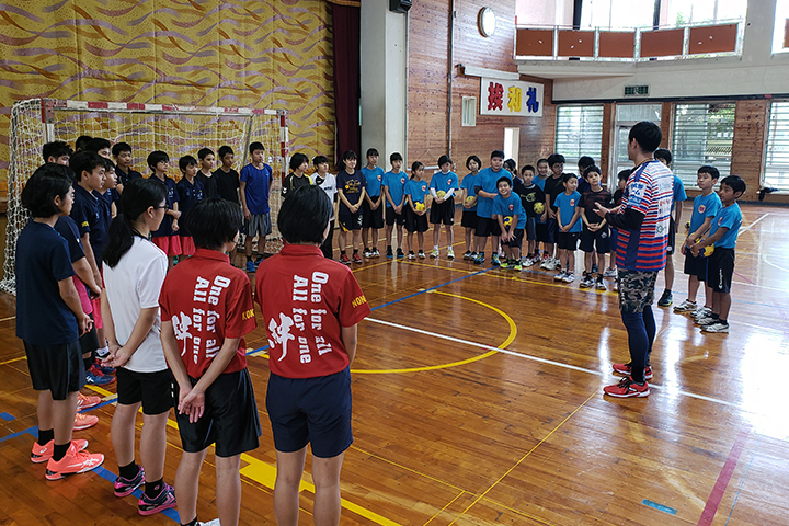琉球コラソン 那覇市立石田中学校にてハンドボールスクールを開催いたしました セノビル公式 子どもの成長期のサプリメント